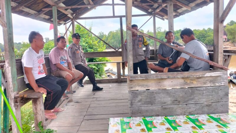 Polsek Bukit Batu Sampaikan Pesan Kamtibmas saat Sambangi Dermaga Pangkalima Jaya