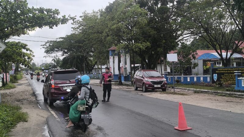 Cegah Kepadatan Jam Sekolah, Patmor Satsamapta Polresta Palangka Raya Lakukan Gatur di SMAN 5
