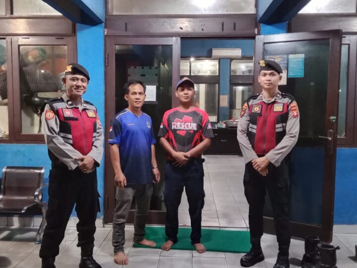 Datangi Kantor Rescue Palangka Raya, Personel Satsamapta Polresta Sampaikan Layanan 110