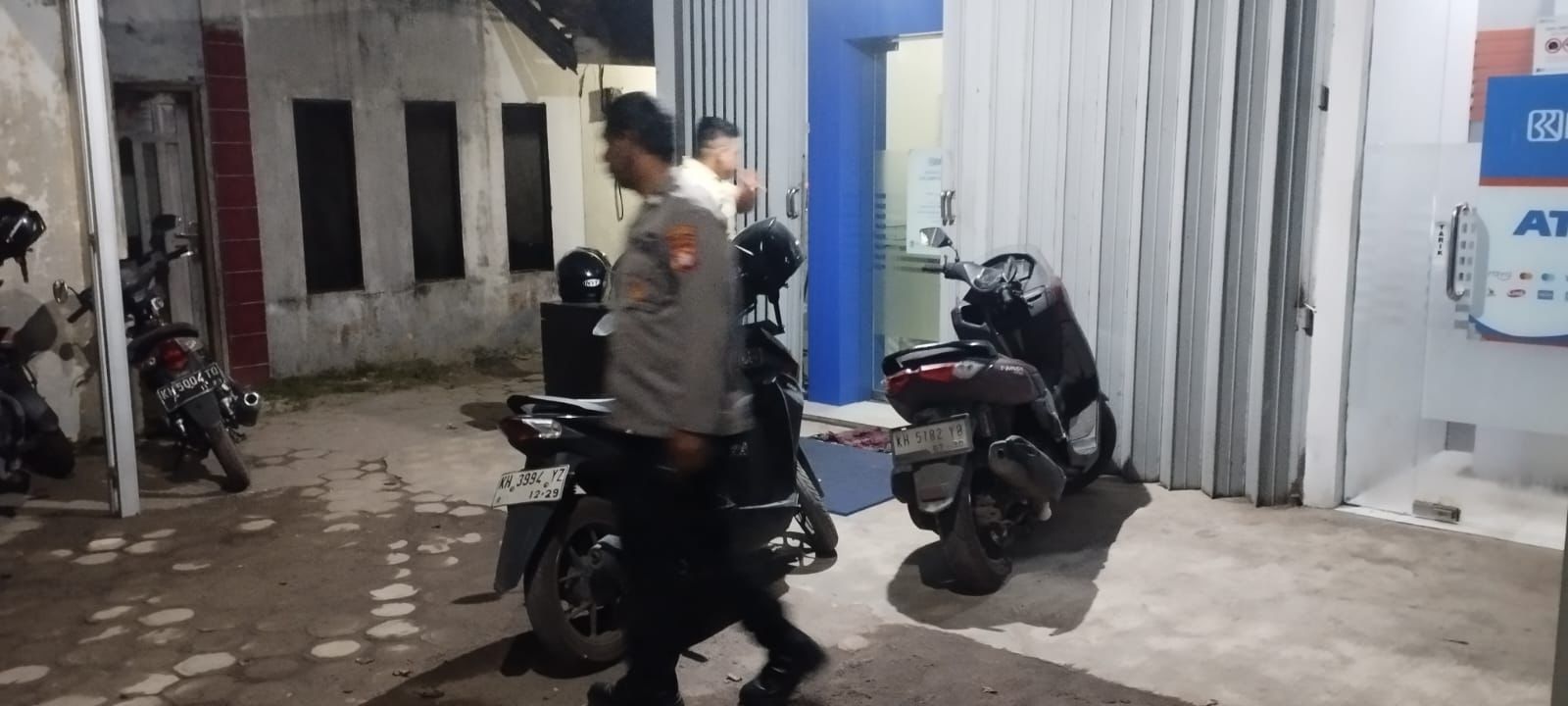 Patroli Polsek Sabangau Sambangi Kantor BRI Unit Kalampangan dan Pemukiman Warga