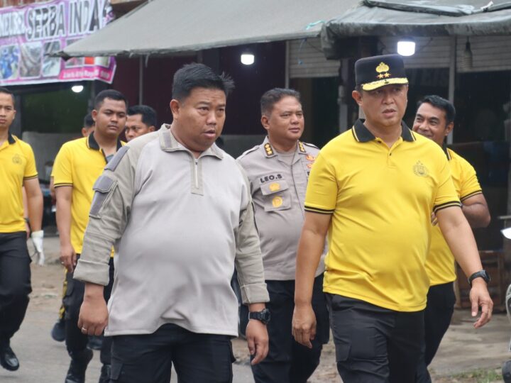 Implementasikan Arahan RI 1, Kapolresta Palangka Raya Dampingi Kapolda Kalteng Kurve di Pasar Besar