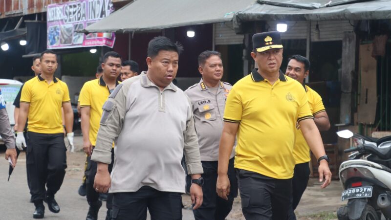 Implementasikan Arahan RI 1, Kapolresta Palangka Raya Dampingi Kapolda Kalteng Kurve di Pasar Besar