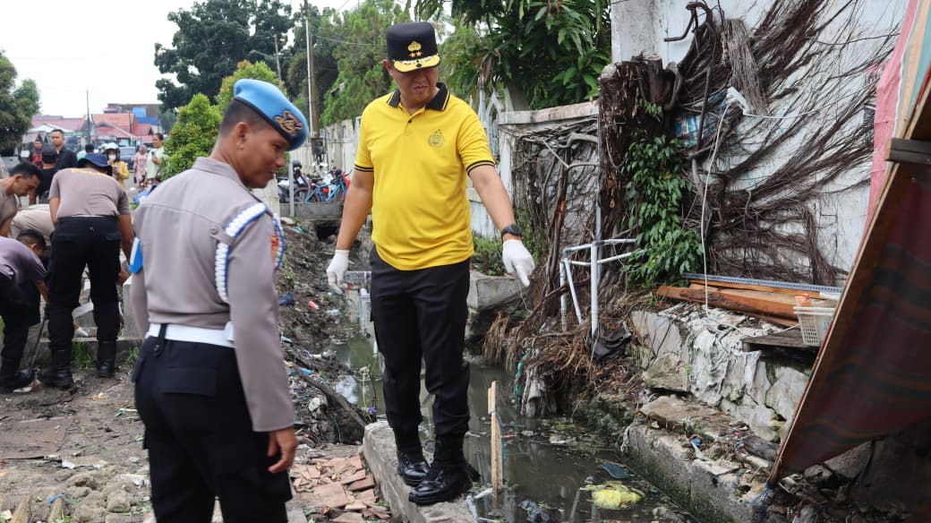 Pimpin Aksi Bersih-Bersih di Pasar Besar Palangka Raya, Kapolda Kalteng: Mari Kita Wujudkan Lingkungan Sehat, Nyaman dan Indah