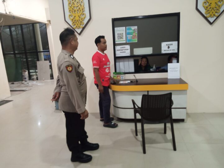 Hampiri Pasar di Takaras, Polsek Rakumpit Lakukan Patroli Dialogis dengan Warga