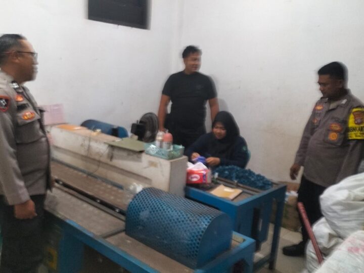 Perkuat Sinergitas, Patroli Personel Piket Polsek Bukit Batu Datangi PT Tip Top Gasindo