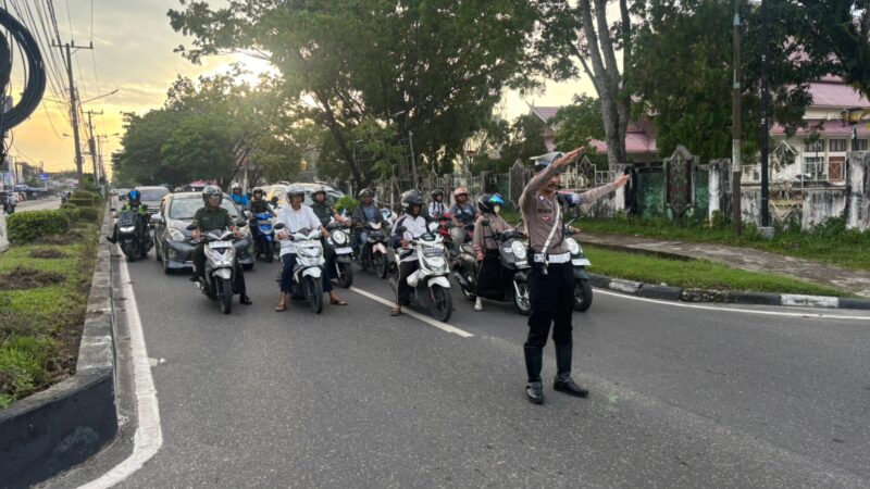 Satlantas Polresta Palangka Raya Hadir di Jam Sibuk, Laksanakan Pengaturan Lalu Lintas Pagi