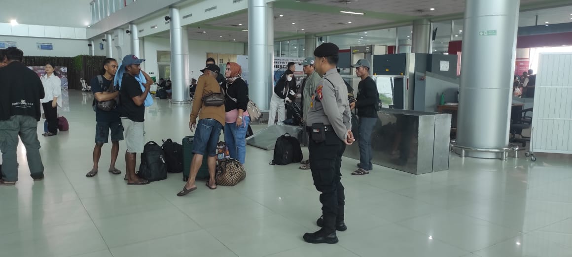 Gelar Patroli Dialogis, Satpamobvit Polresta Palangka Raya Berikan Rasa Aman di Bandara Tjilik Riwut