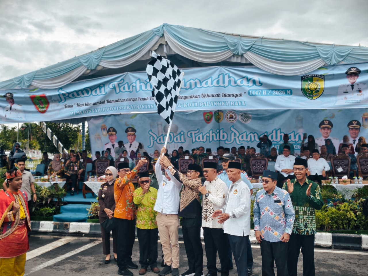 Personel Polresta Palangka Raya Laksanakan Pengamanan Star dan Finish Pawai Tahrib Ramadhan 2026