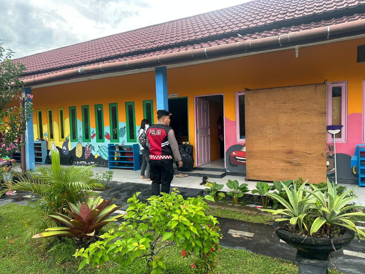 Kawal Distribusi MBG, Satsamapta Polresta Palangka Raya Pastikan Penyaluran Aman dan Lancar