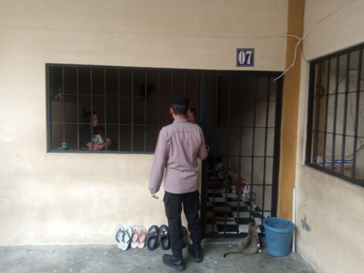 Demi Keamanan Diinternal, Pamapta II SPKT dan Piket Fungsi Polresta Palangka Raya Cek Tahanan di Rutan