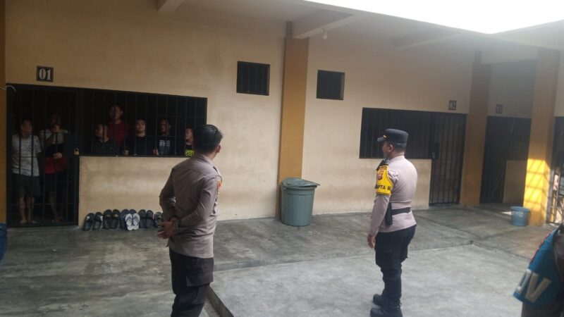 Pastikan Rutan Tetap Kondisi Aman, Pamapta III SPKT Bersama Piket Fungsi Polresta Palangka Raya Lakukan Pengecekan