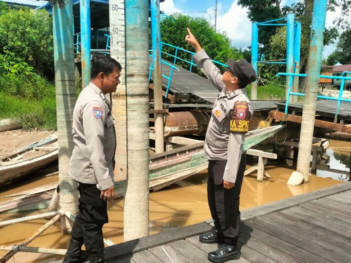 Cek Debit Sungai Rungan, Polsek Bukit Batu Imbau Warga Waspada Banjir