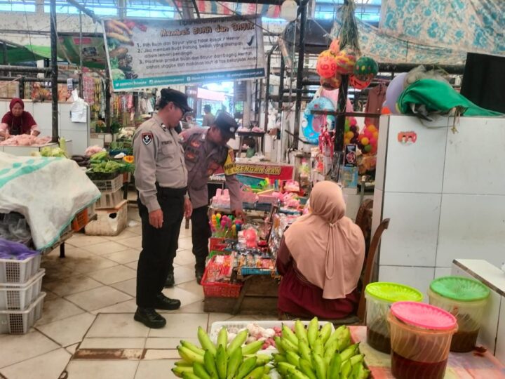 Saat Akhir Pekan, Patroli Polsek Bukit Batu Kunjungi Pasar Rakyat Tangkiling