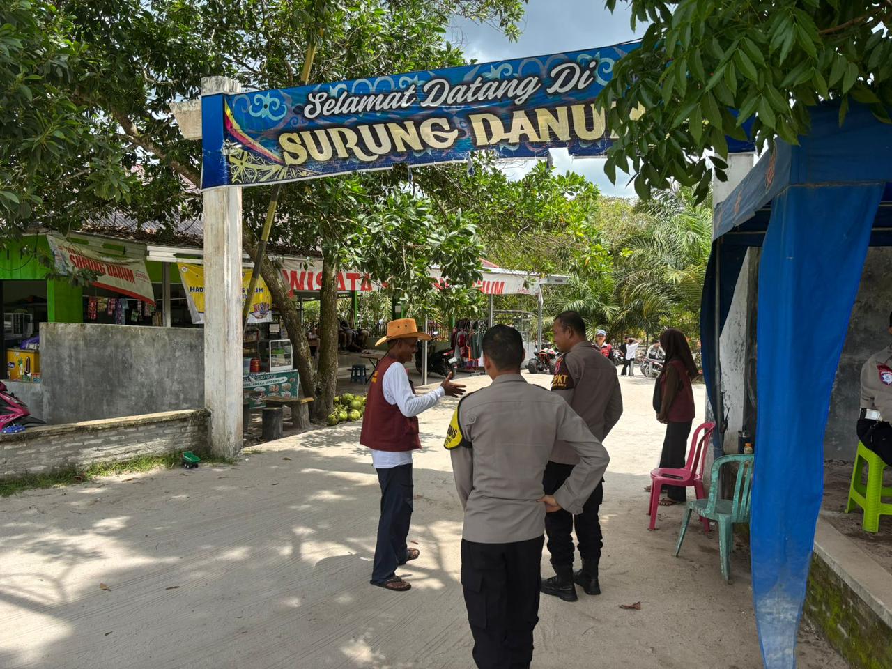 Dalam Patroli Dialogis, Polsek Bukit Batu Sampaikan Nomor Aduan 110 di Surung Danum