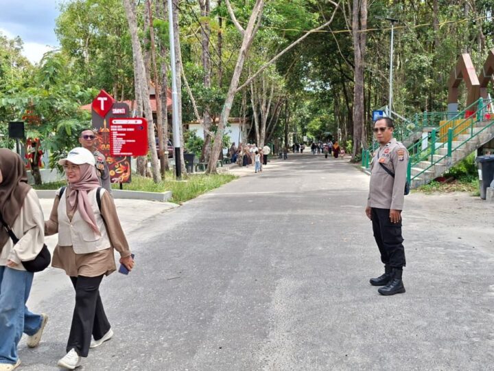 Dekati Wisatawan, Polsek Bukit Batu Hadir dan Jaga Keamanan City Forest Nyaru Menteng