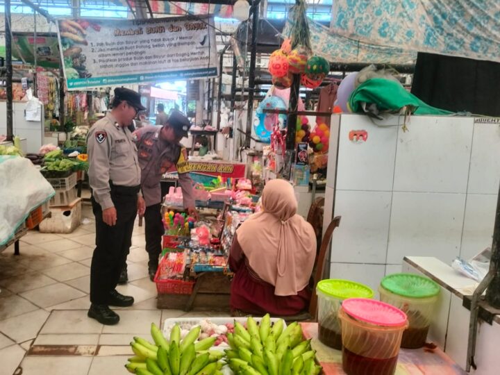 Jelang Ramadhan, Patroli Polsek Bukit Batu Kunjungi Pasar Rakyat Tangkiling