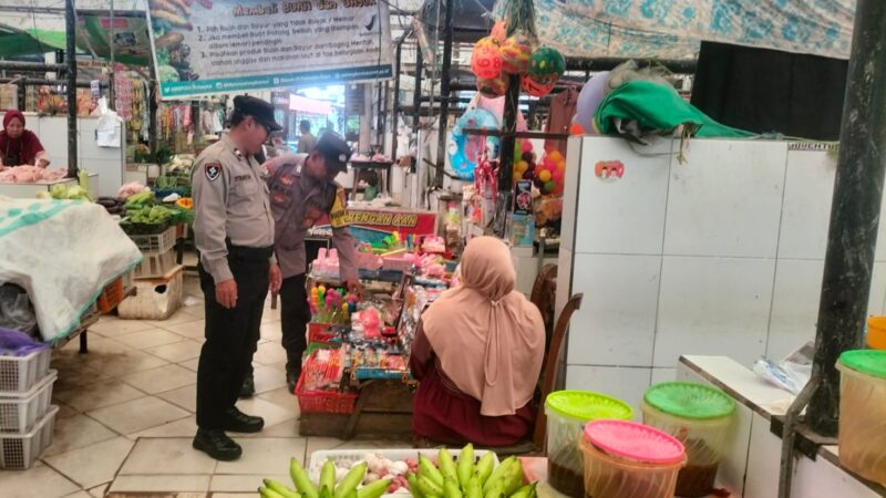 Jelang Ramadhan, Patroli Polsek Bukit Batu Kunjungi Pasar Rakyat Tangkiling