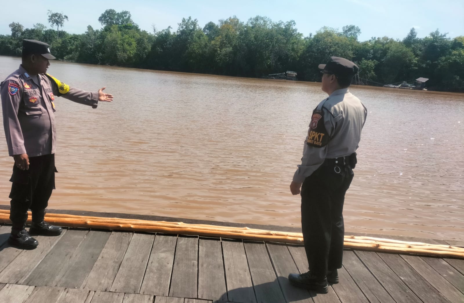 Monitoring Debit Air Sungai Rungan, Polsek Bukit Batu Imbau Warga Waspada Banjir