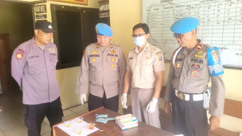 Deteksi Dini Penyalahgunaan Narkoba, Sidokkes Polresta Palangka Raya Periksa Urine Personel di Dua Polsek