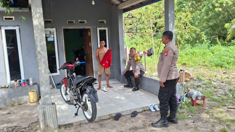 Di Tumbang Tahai, Polsek Bukit Batu Sampaikan Pesan Kamtibmas Secara Humanis