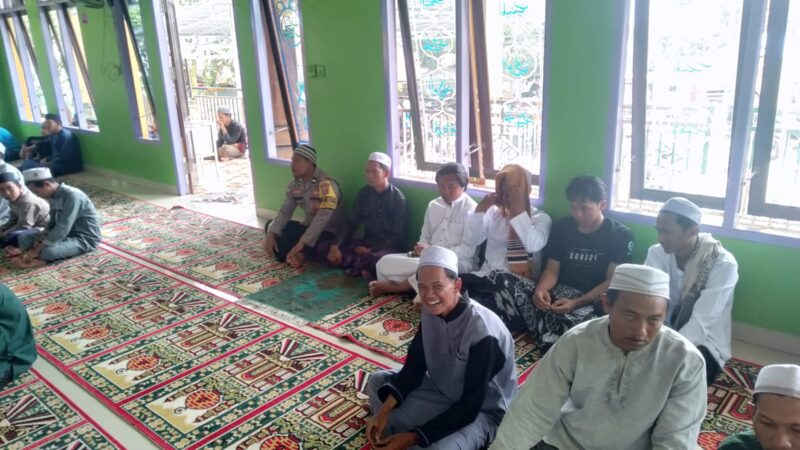 Hadir di Masjid Al-Muhajirin Takaras Kota, Polsek Rakumpit Berikan Rasa Aman Ibadah Jum’at