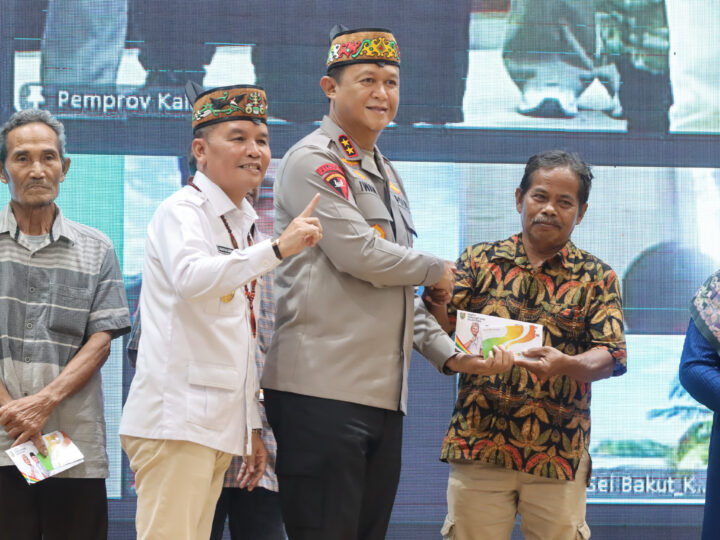 Dukung Program Kartu Huma Betang Sejahtera, Kapolda Kalteng: Semoga Bantuan ini Bisa Bermanfaat Untuk Masyarakat
