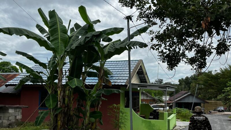 Tindaklanjuti Arahan RI 1, Bhabinkamtibmas dan Pokdarwis serta Masyarakat Sei Gohong Gelar Aksi Bersih-Bersih Sampah