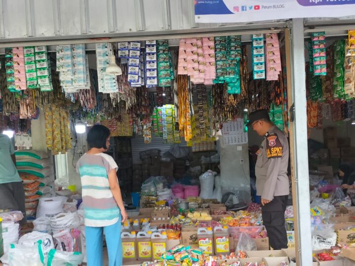Polsek Bukit Batu Gelar Patroli Kamtibmas dan Kunjungi Pasar Rakyat Tangkiling