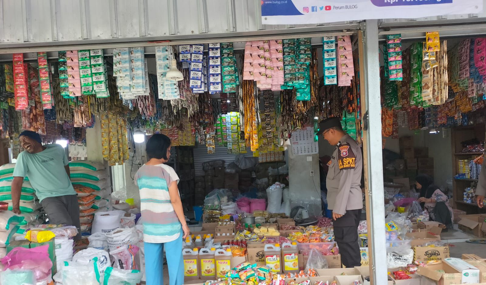 Polsek Bukit Batu Gelar Patroli Kamtibmas dan Kunjungi Pasar Rakyat Tangkiling