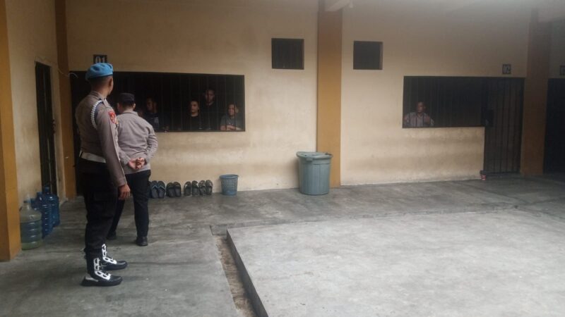 Pamapta I SPKT Polresta Palangka Raya Laksanakan Pengecekan Rutin Kondisi Tahanan