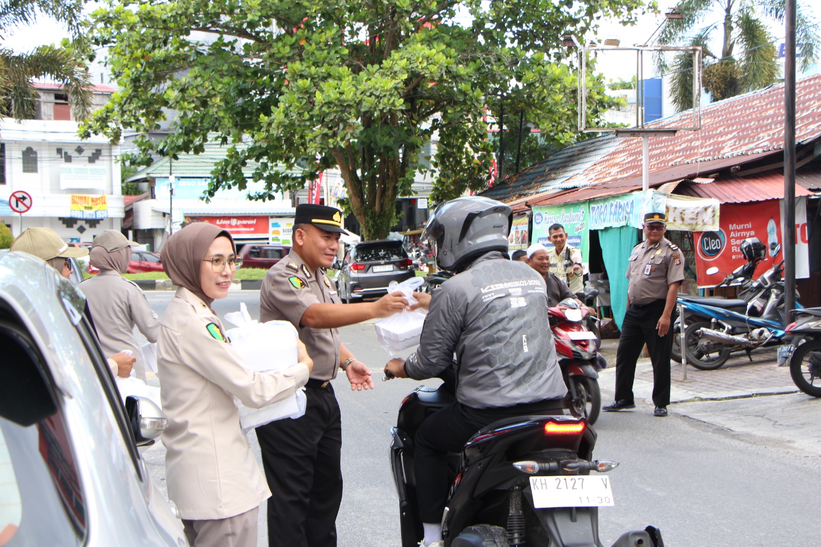 Polri Tebar Keberkahan Ramadan, Rumkit Bhayangkara Bagikan Takjil Gratis kepada Masyarakat