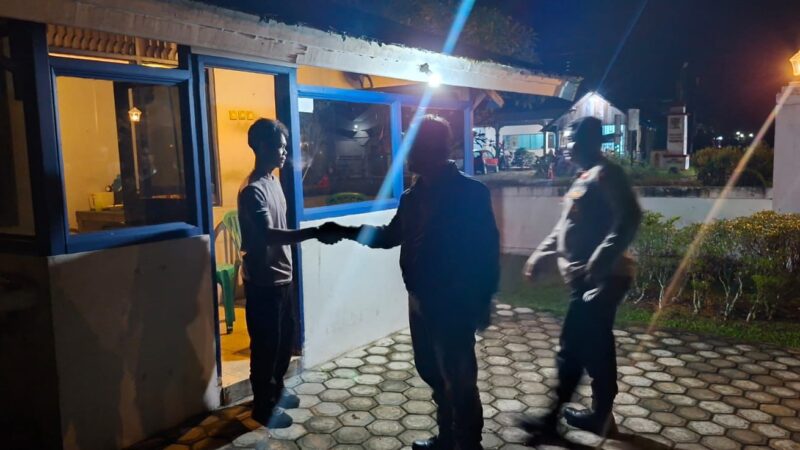 Demi Kamtibmas, Piket Polsek Bukit Batu Patroli dan Kunjungi Pos Satpam Rungan Sari Subud