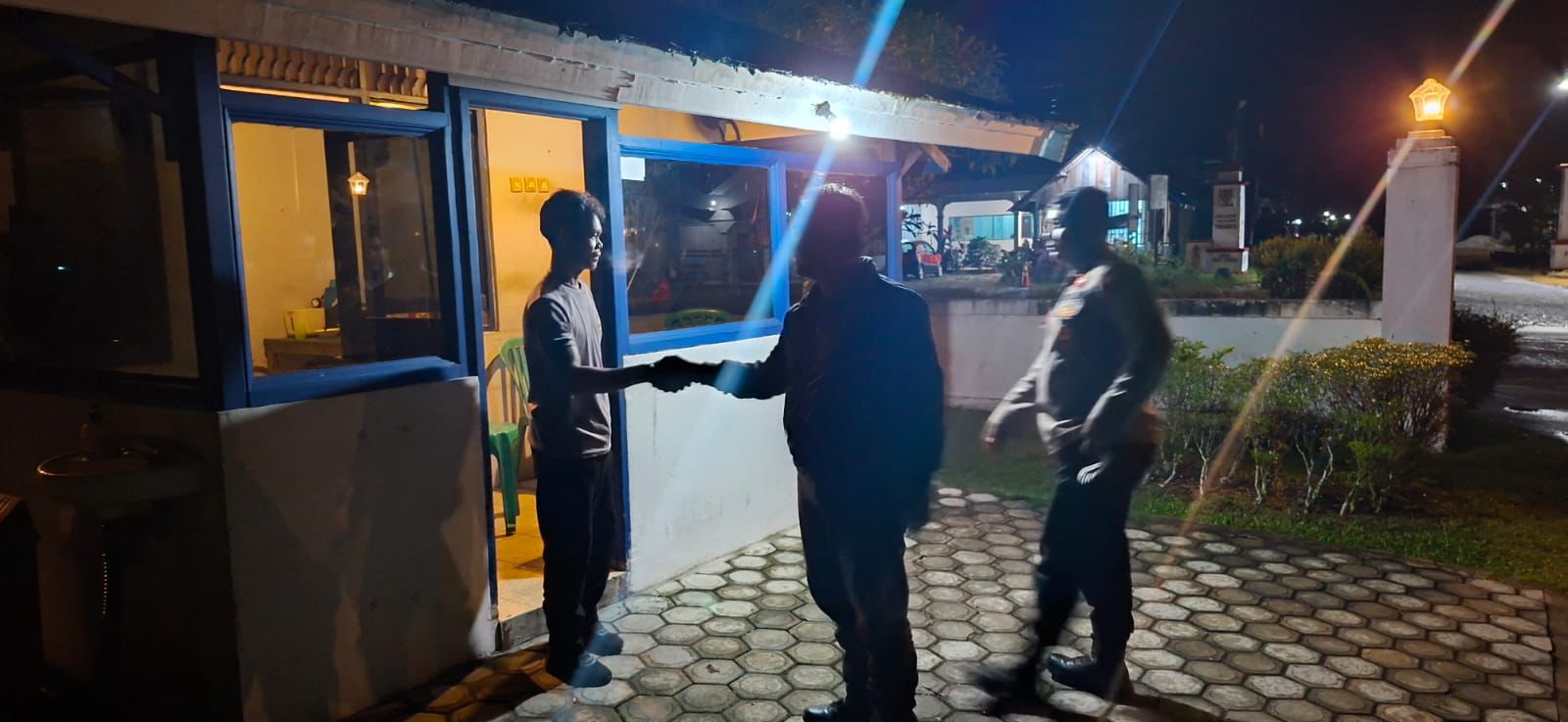 Demi Kamtibmas, Piket Polsek Bukit Batu Patroli dan Kunjungi Pos Satpam Rungan Sari Subud