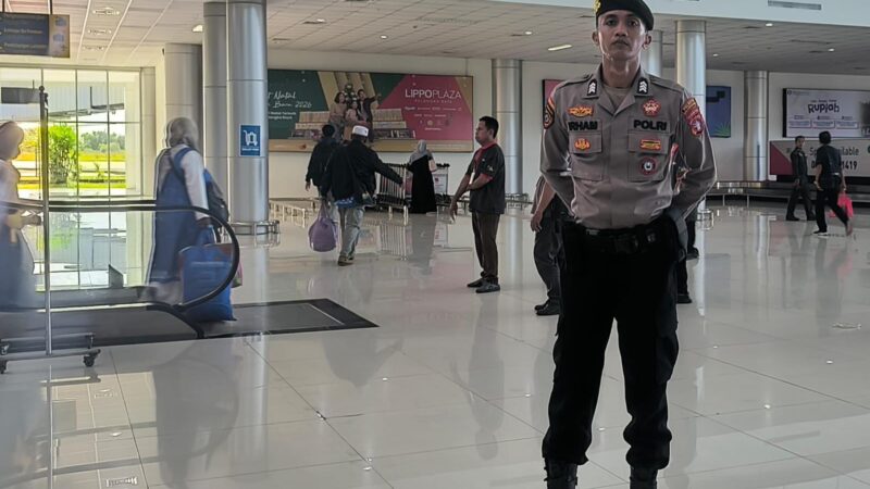 Demi Rasa Aman, Anggota Satpamobvit Polresta Palangka Raya Berjaga di Bandara Tjilik Riwut