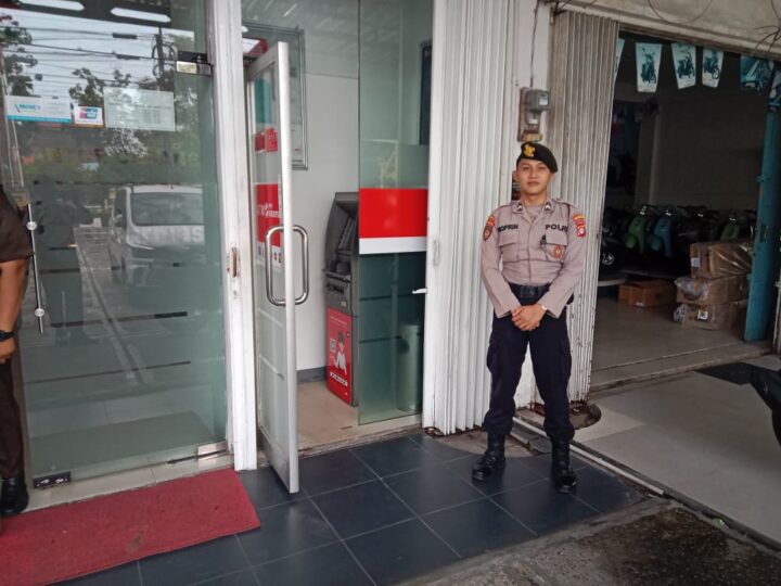 Hadir di Tengah Aktivitas Nasabah, Satpamobvit Polresta Palangka Raya Ciptakan Rasa Aman