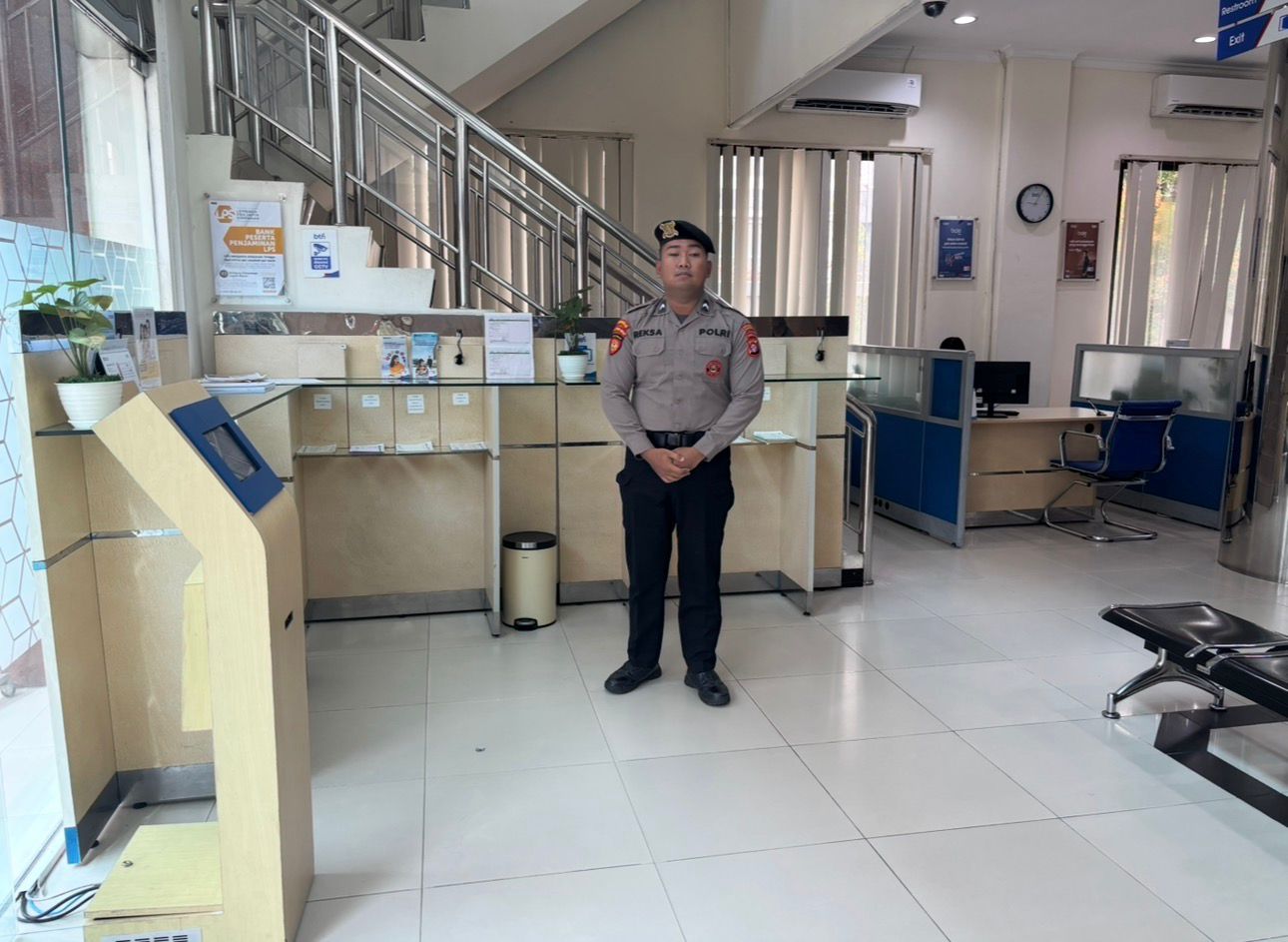 Satpamobvit Polresta Palangka Raya Optimalkan Pengamanan Kantor Bank