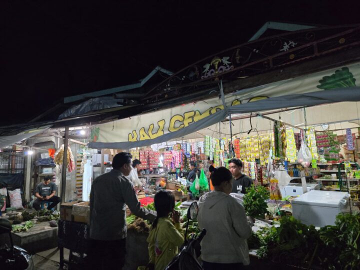 Ketika Hampiri Warganya, Piket Polsek Rakumpit Sampaikan Nomor Aduan 110