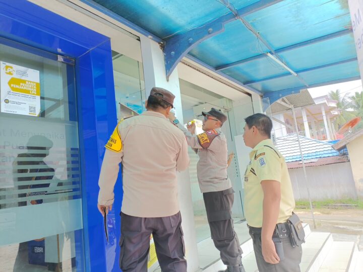 Anggota Polsek Bukit Batu Tinjau Kamtibmas dan Kunjungi Kantor Bank Kalteng