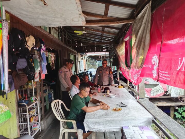 Patroli Sambang, Polsek Bukit Batu Jalin Silaturahmi dan Ciptakan Rasa Aman untuk Warganya