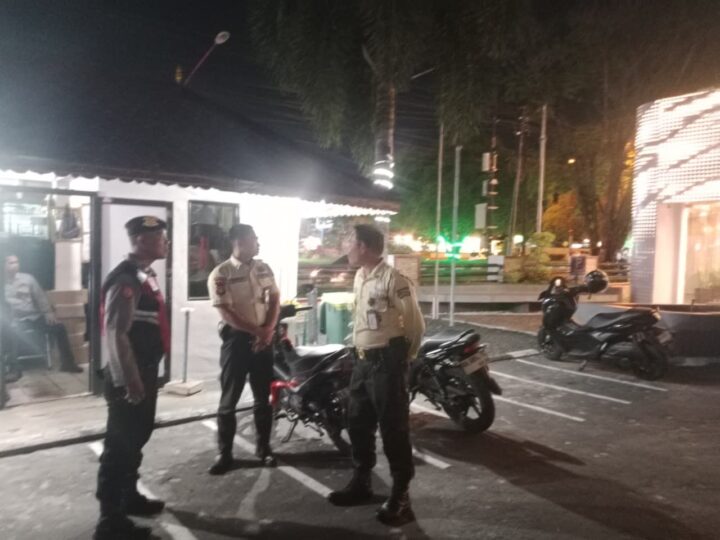 Perkuat Keamanan, Patroli Personel Samapta Polresta Palangka Raya Patroli ke Kantor Bank Kalteng