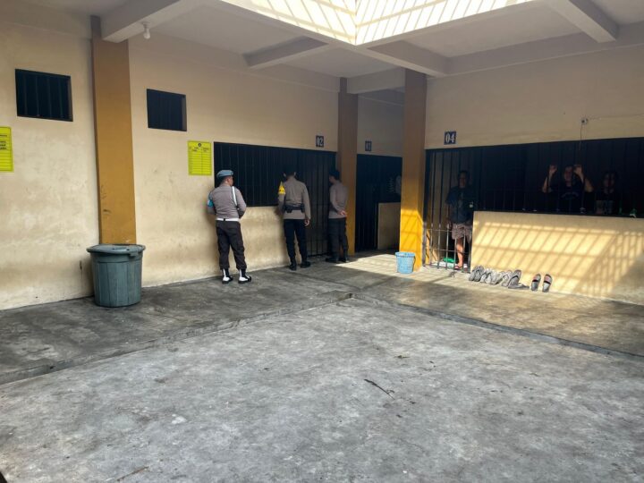 Pastikan Rutan Tetap Aman dan Tertib, Pamapta II SPKT Polresta Palangka Raya Laksanakan Pengecekan Tahanan