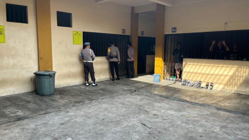 Pastikan Rutan Tetap Aman dan Tertib, Pamapta II SPKT Polresta Palangka Raya Laksanakan Pengecekan Tahanan
