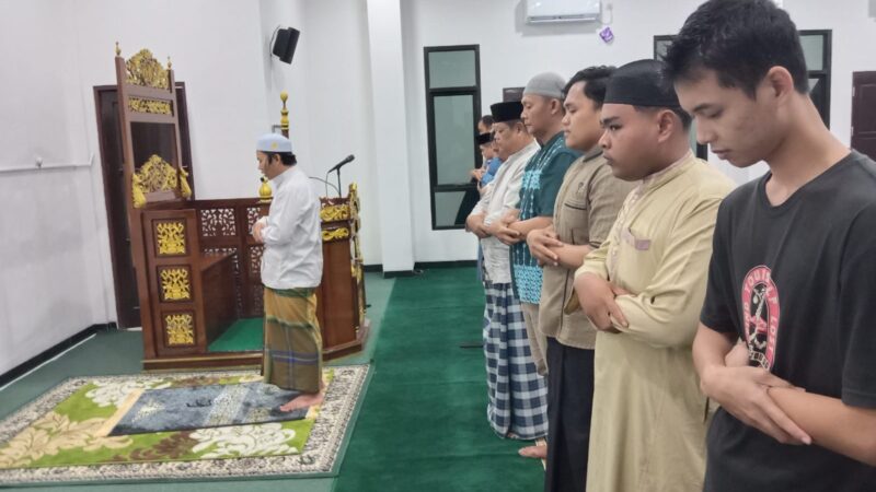 Petik Hikmah Ramadan, Polresta Palangka Raya Bukber hingga Tarawih Berjamaah di Masjid As-Salam
