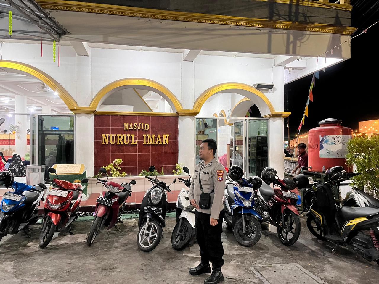 Ketika Ibadah Tarawih, Polresta Palangka Raya Amankan Masjid Nurul Iman