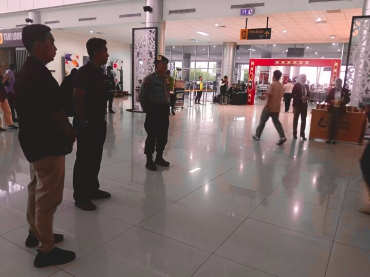 Satpamobvit Polresta Palangka Raya Gelar Patroli Jalan Kaki Di Lokasi Bandara Tjilik Riwut