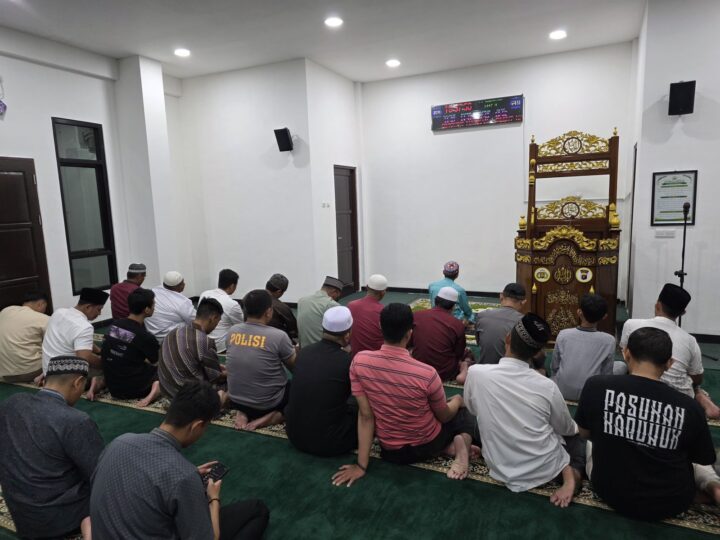 Nuansa Ramadan, Polresta Palangka Raya Bukber hingga Tarawih Berjamaah di Masjid As-Salam