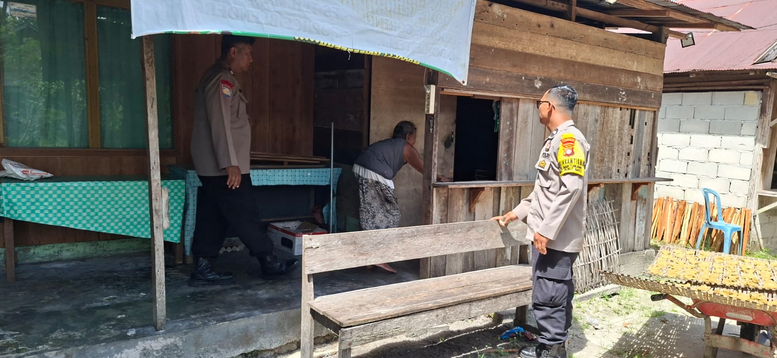 Patroli DDS, Personel Polsek Bukit Batu Sampaikan Pesan Kamtibmas kepada Warga Banturung