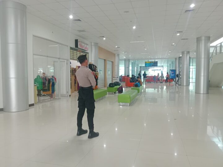 Satpamobvit Polresta Palangka Raya Amankan Aktivitas di Bandara Tjilik Riwut