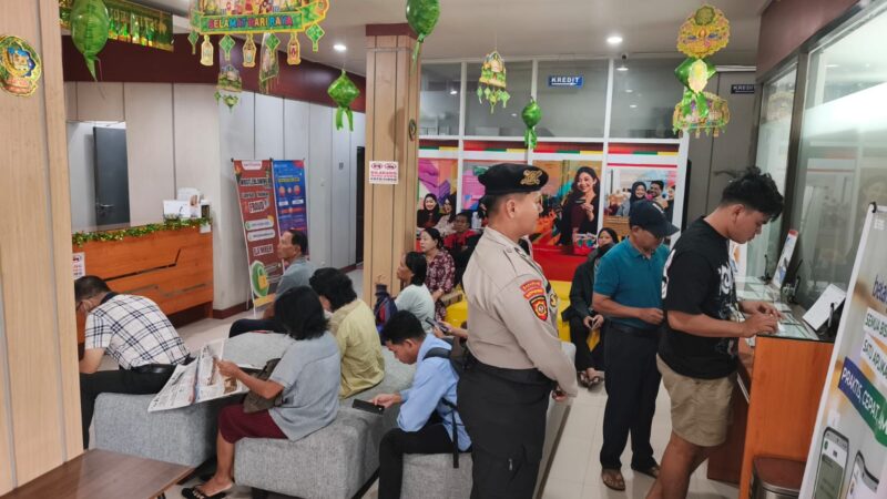 Anggota Satpamobvit Polresta Palangka Raya Intensifkan Pengamanan Bank di Wilayah Hukumnya