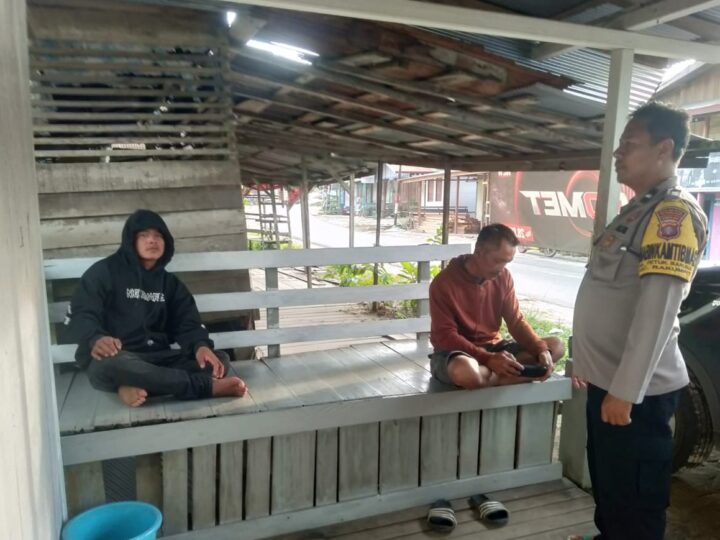 Di Dekat Warga Binaan, Bhabinkamtibmas Polsek Rakumpit Sosialisasikan Layanan 110 di Petuk Barunai